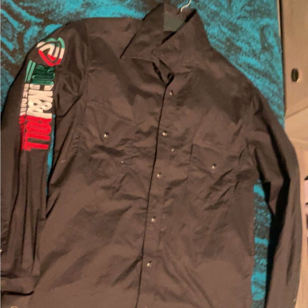 rock button up - Picture 3 of 4